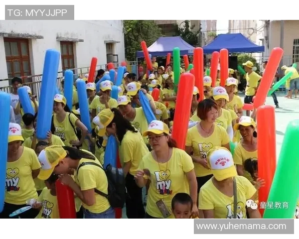 小孩梦想成真与足球明星亲密合影瞬间记录快乐童年时光